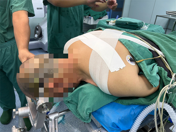 【荊楚網(wǎng)】男子腰背疼痛一個(gè)月 脊柱竟藏有“不定時(shí)炸彈”