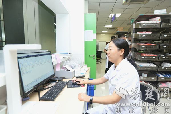 【荊楚網(wǎng)】襄陽(yáng)市第六人民醫(yī)院藥師周旋：以專業(yè)守初心 用服務(wù)暖人心