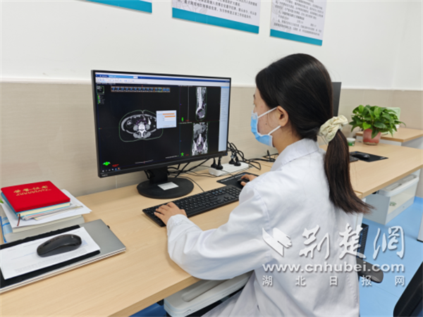 【荊楚網(wǎng)】襄陽(yáng)市第六人民醫(yī)院放療物理師陽(yáng)嬌：設(shè)計(jì)“更優(yōu)”方案 精準(zhǔn)“狙擊”腫瘤